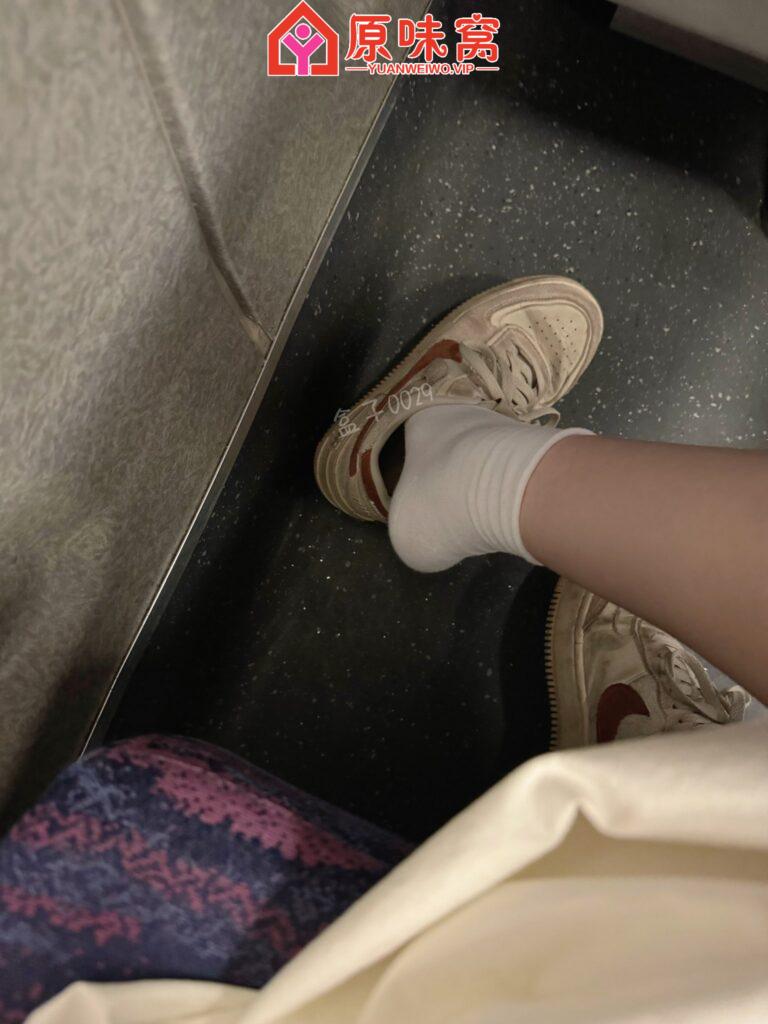 微信:eeeykkt. 真实女大学生，站长推荐-卖家活动小窝-原味窝官方-原味窝