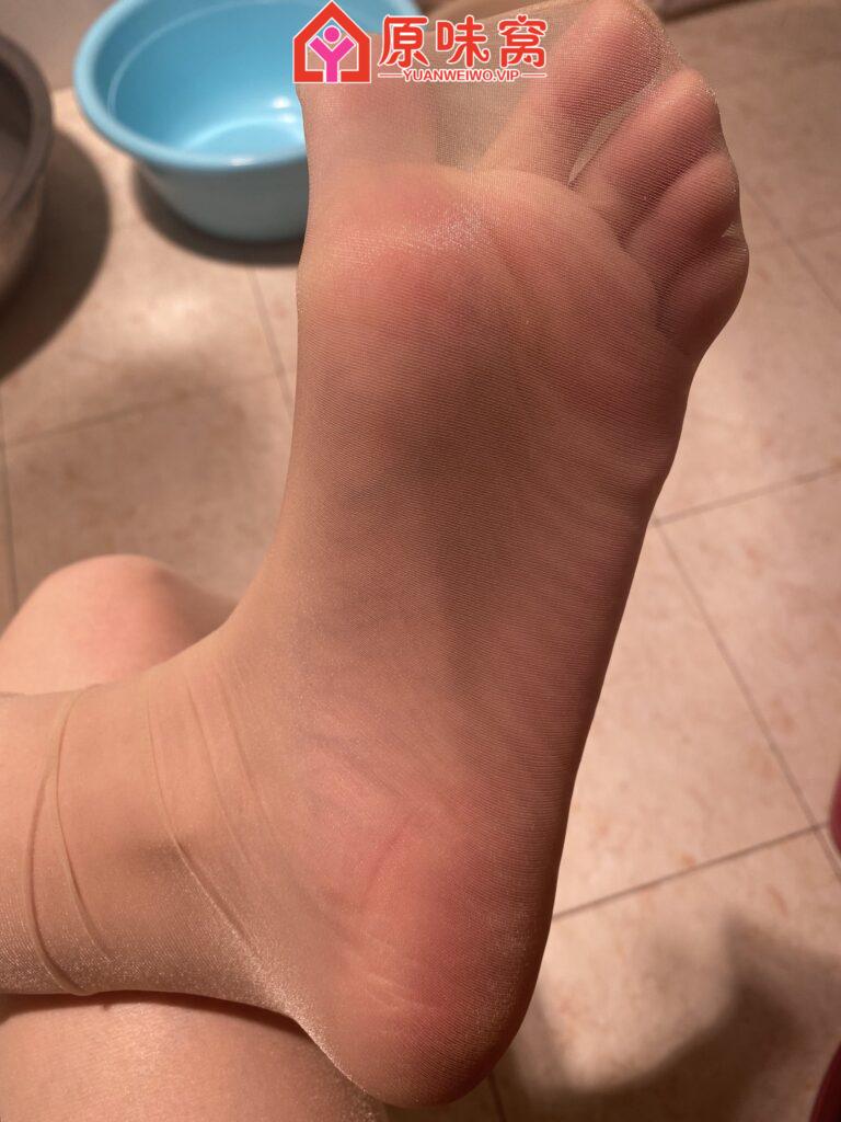 刚扣出来，塞，你狗嘴里给我吃了。QQ：3682191141-原味窝